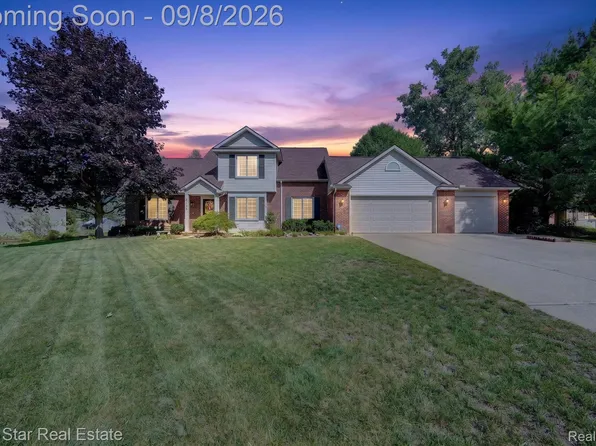 2135 Holly Berry Ln, Commerce Township, MI 48390