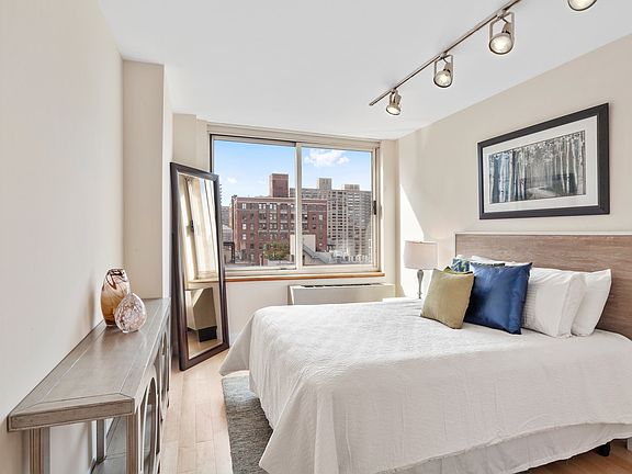 4th image of 201 W 72nd St APT 14D