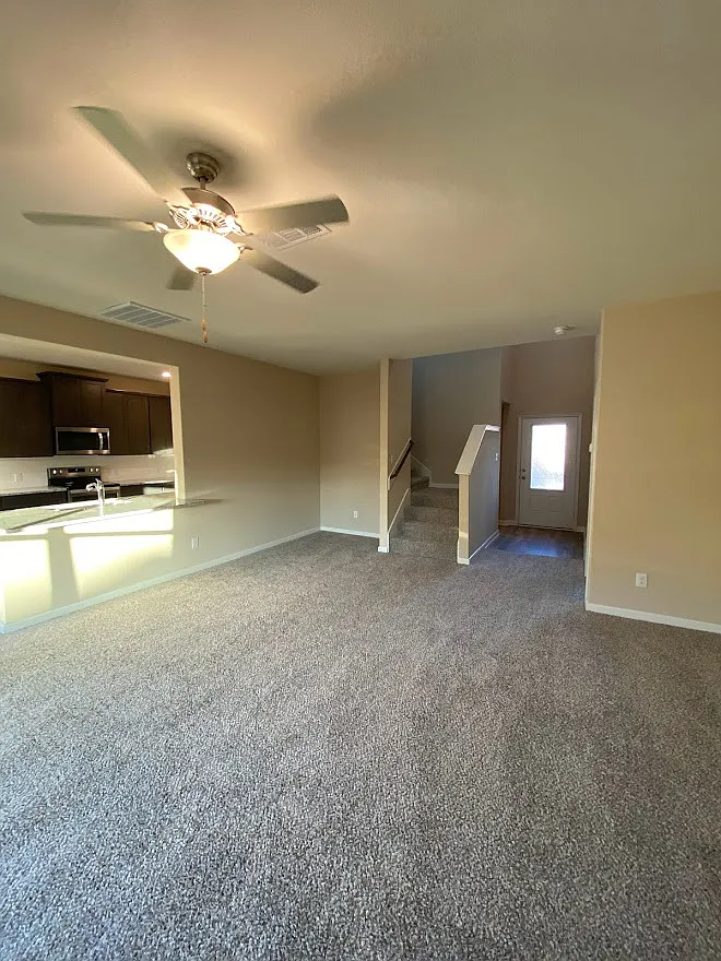 4 bed, 2586 sqft, $2,350 — Photo 4