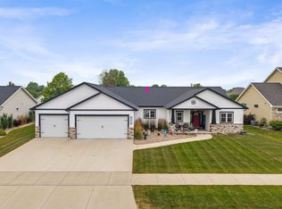 W5638 Hoelzel Way, Appleton, WI 54915