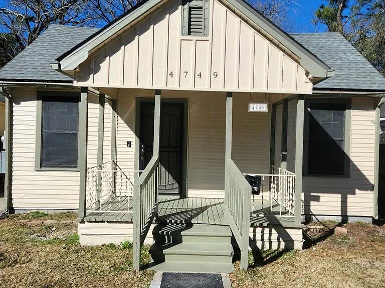 4749 Clayton Dr — Photo 1