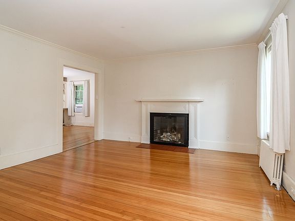 2nd image of 29 Cottage St