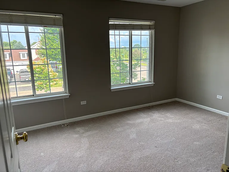 2477 Hillsboro Ln — Photo 18