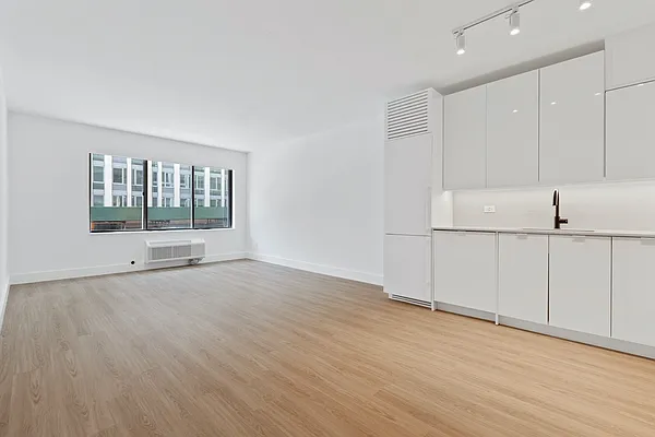 Rented by Greystar | media 1