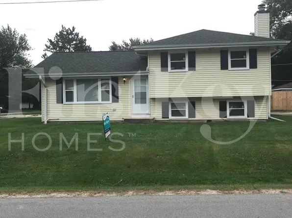 On132 Cottonwood Dr, Wheaton, IL 60187