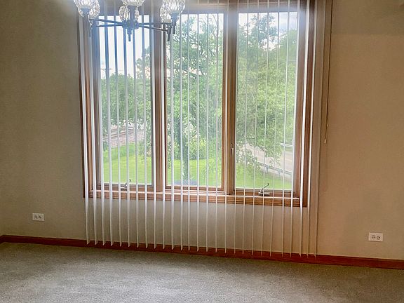 3rd image of 475 N East River Rd APT 3