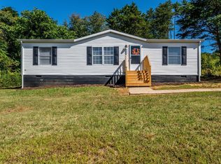 221 Cedar Ct, Gretna, VA 24557