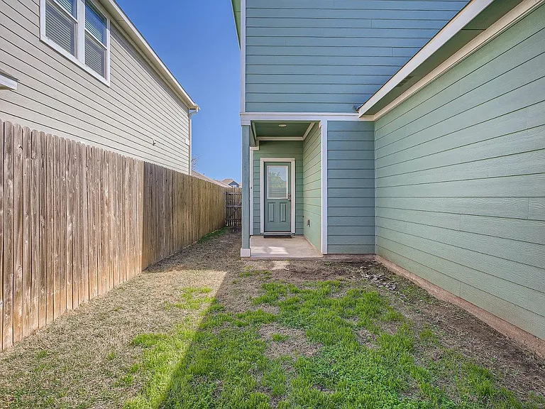 1604 Los Olivios Way — Photo 24