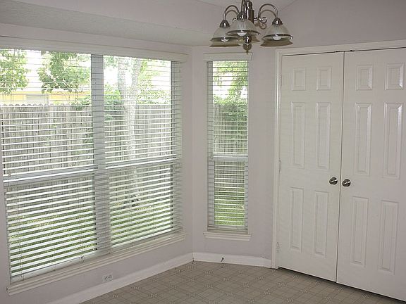 4th image of 9821 Flamingo Ln
