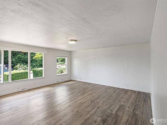 4th image of 3202 Farragut Street