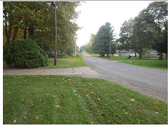 4th image of 305 Woodland Dr