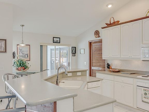 4th image of 51 Mohican Way