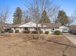 1133 Crestwood Dr, Green Bay, WI 54313