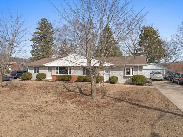 1133 Crestwood Dr, Green Bay, WI 54313