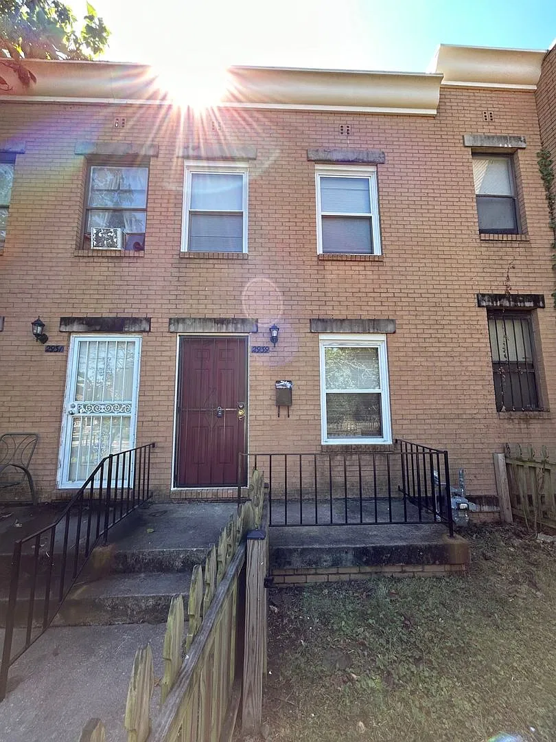 Baltimore - 2 Bedrooms and 2 baths Available! — Photo 1