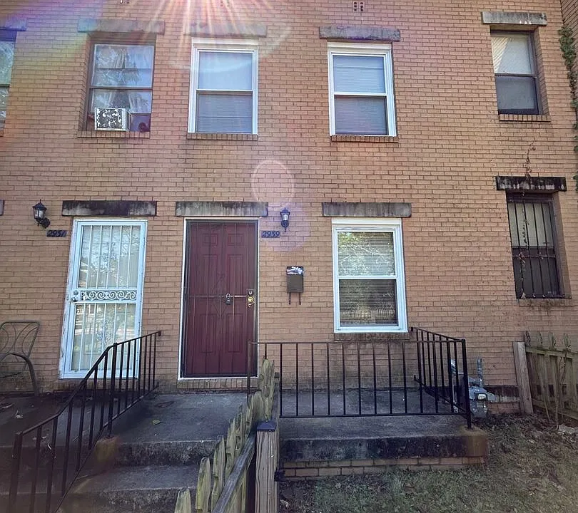 2939 W North Ave