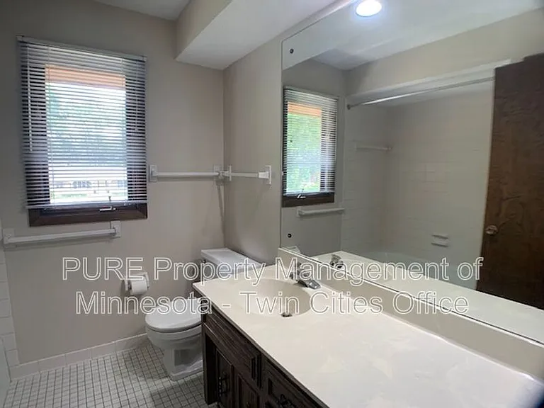 7420 Hyde Park Cir — Photo 11