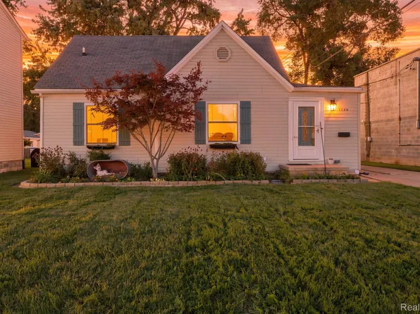 5735 Huron St, Dearborn Heights, MI 48125