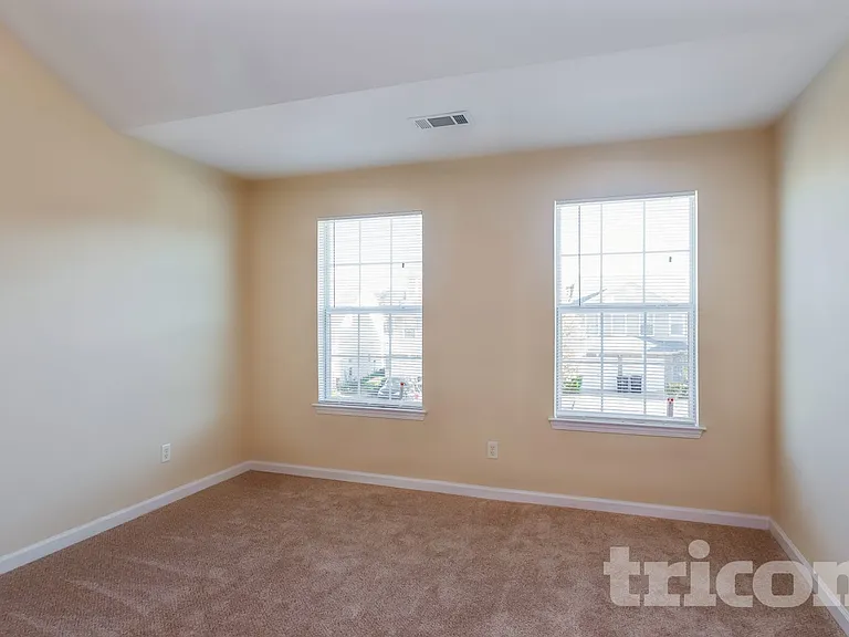 2435 Cornell Cir — Photo 9