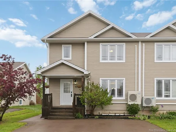 43 Nugent St, Dieppe, NB E1A 0S7