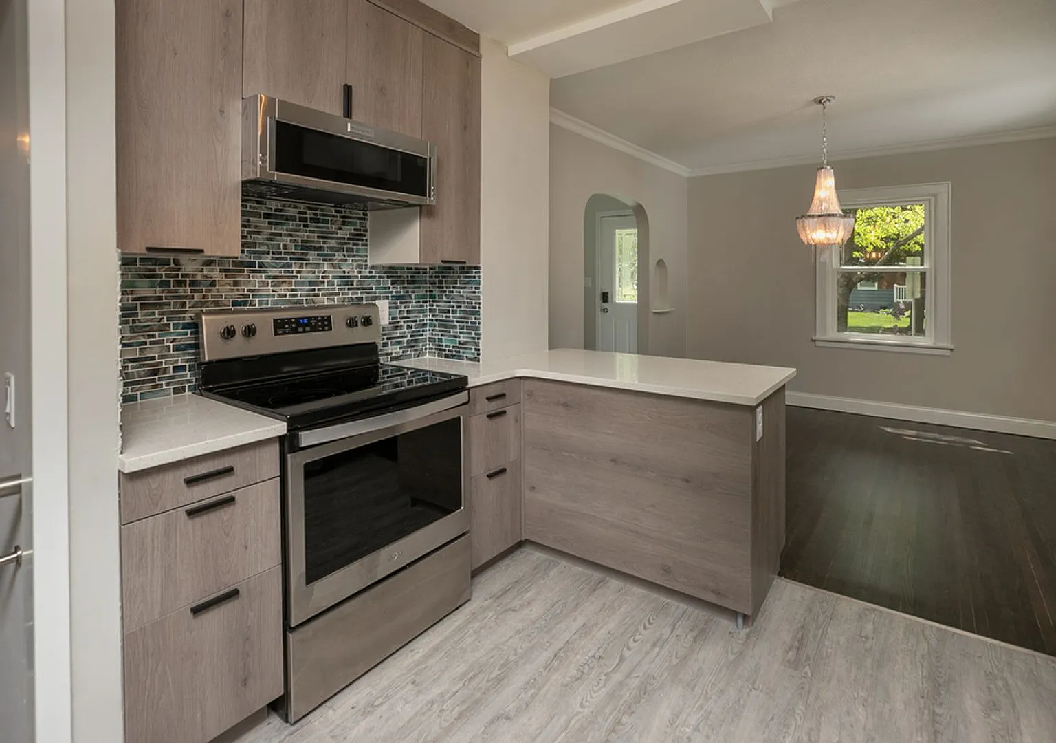 Renovated Beautiful Single Family House — Photo 3