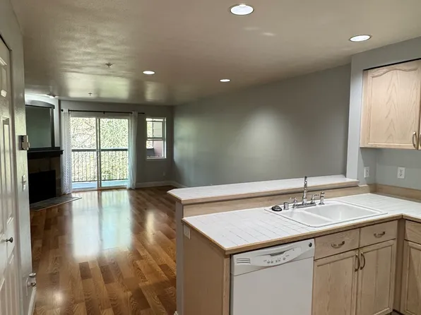 15805 Waynita Way NE APT D207, Bothell, WA 98011