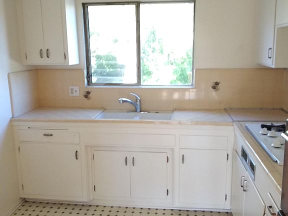 3rd image of 7920 Selma Ave APT 10