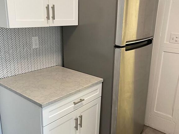 4th image of 266 Lafayette St #10