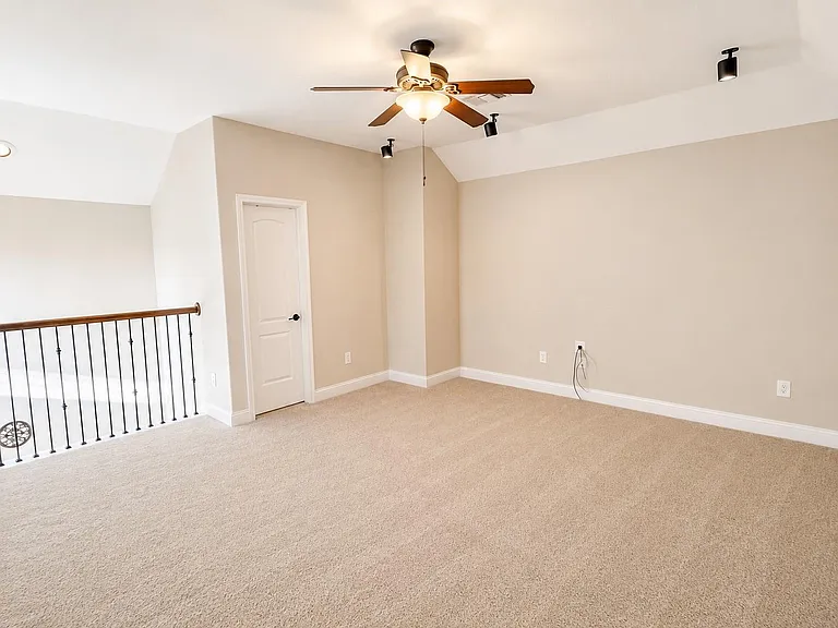 127 Lindenberry Cir — Photo 27