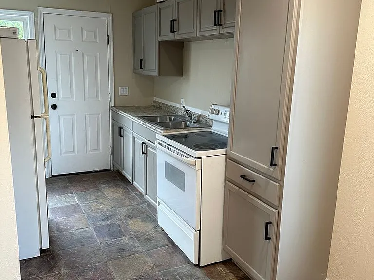 227 E Louise Ave — Photo 6
