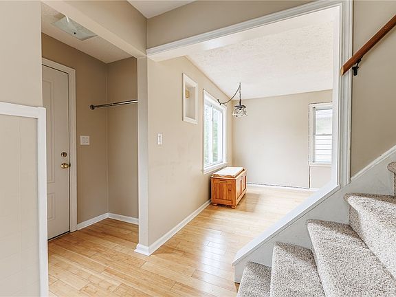 5th image of 752 Bennington Dr