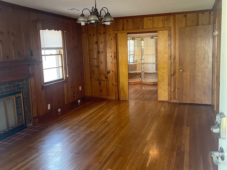 1228 McAlpine Ave — Photo 2