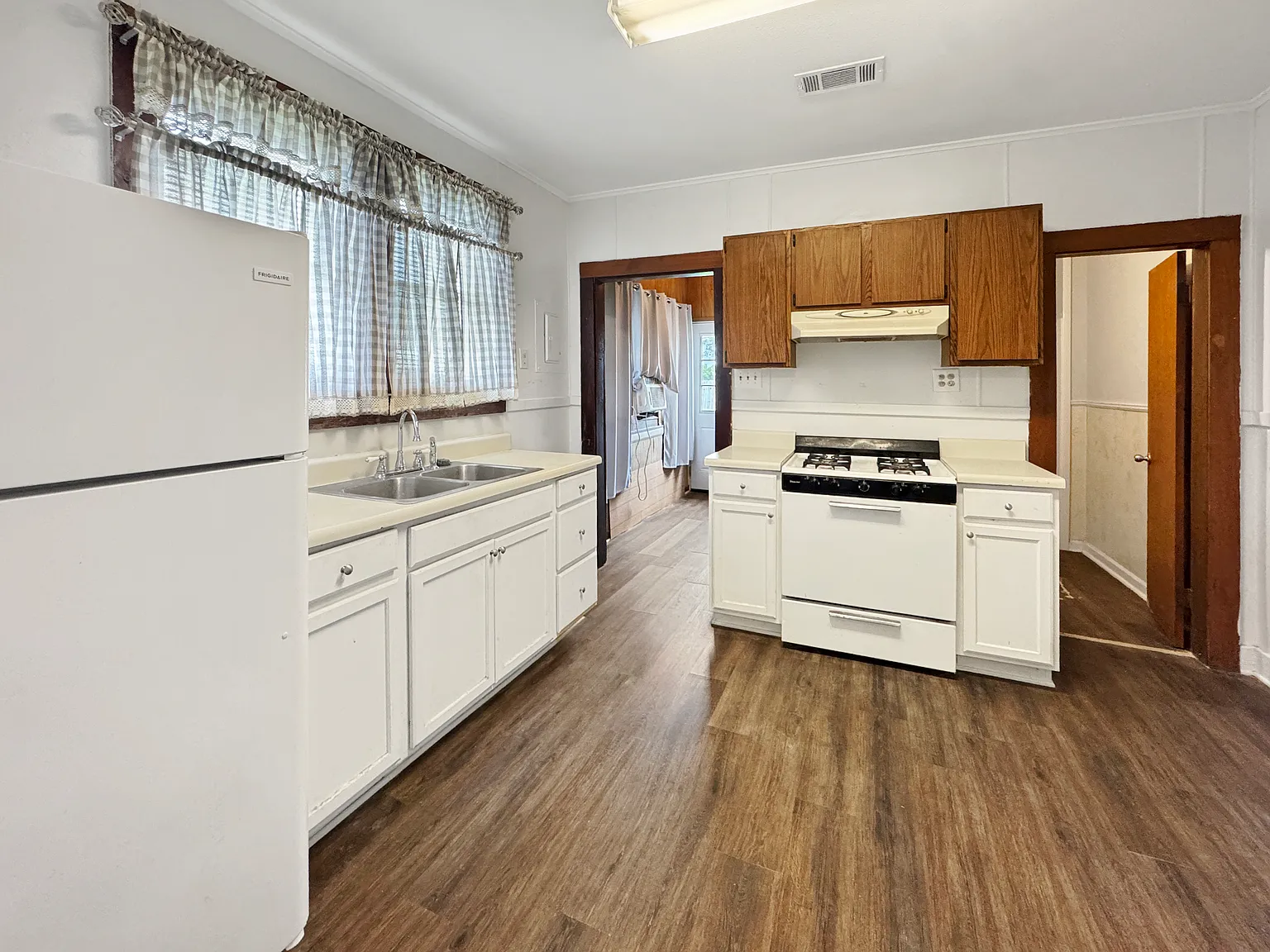 2 bed, 800 sqft, $1,075 — Photo 1