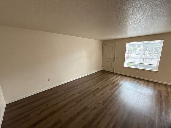 5th image of 903 Bryan Ct