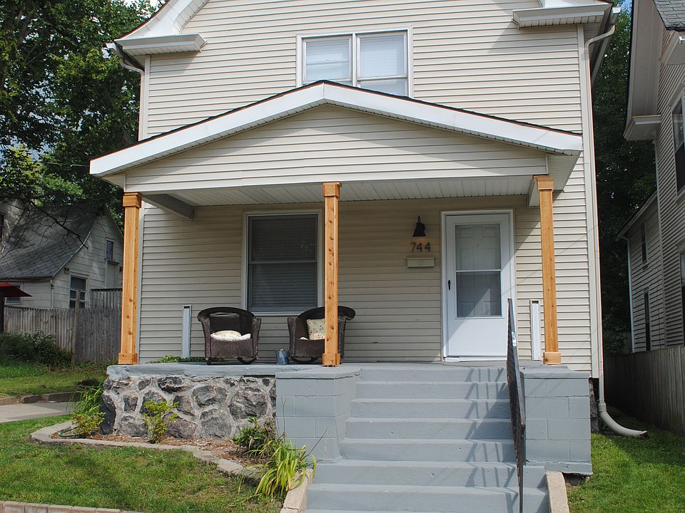 1st image of 744 Union Ave SE