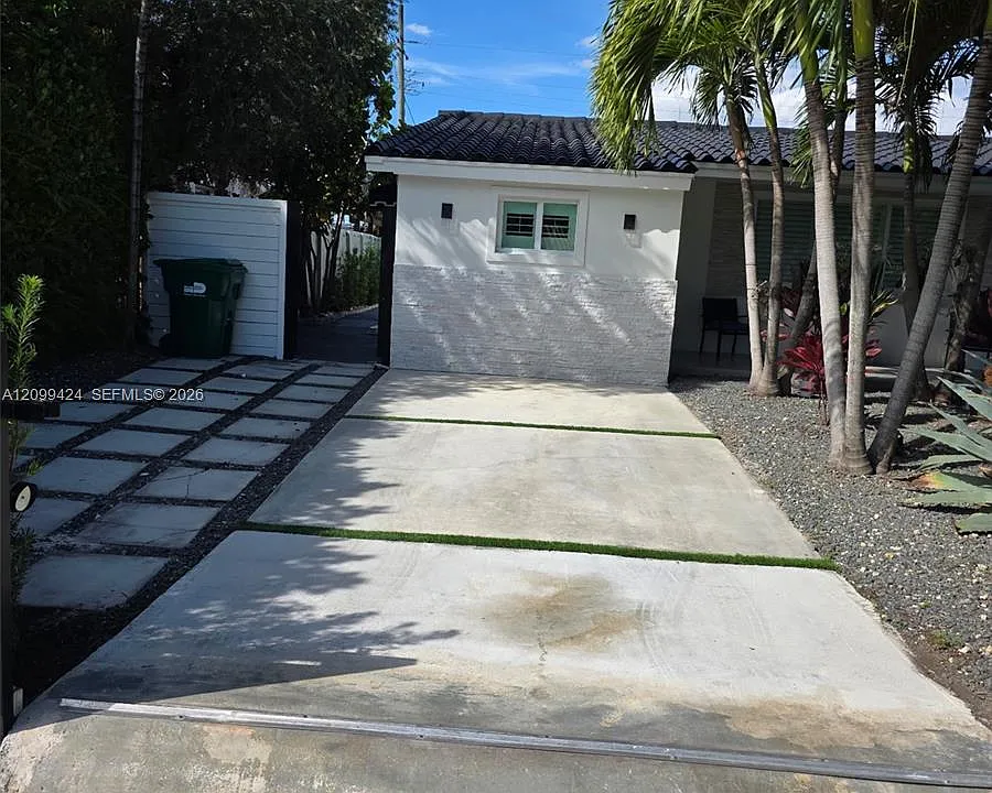 9345 SW 46th Ter