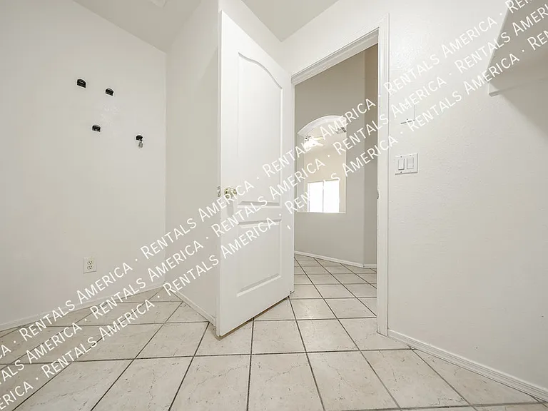 1623 E Wildhorse Pl — Photo 24