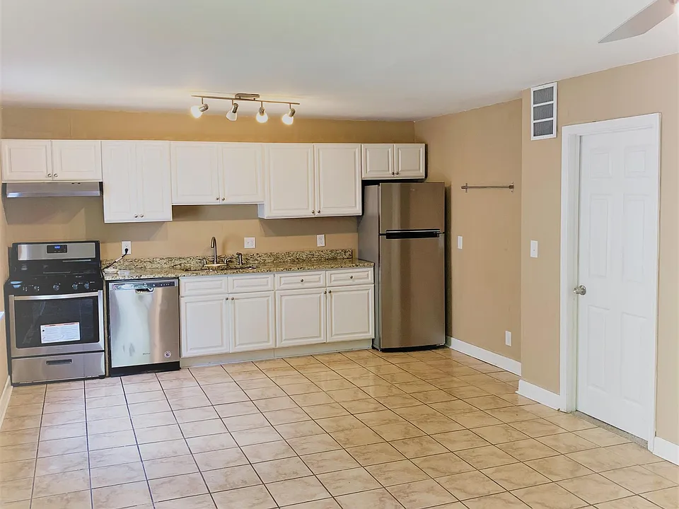 1011 Curran St NW #2