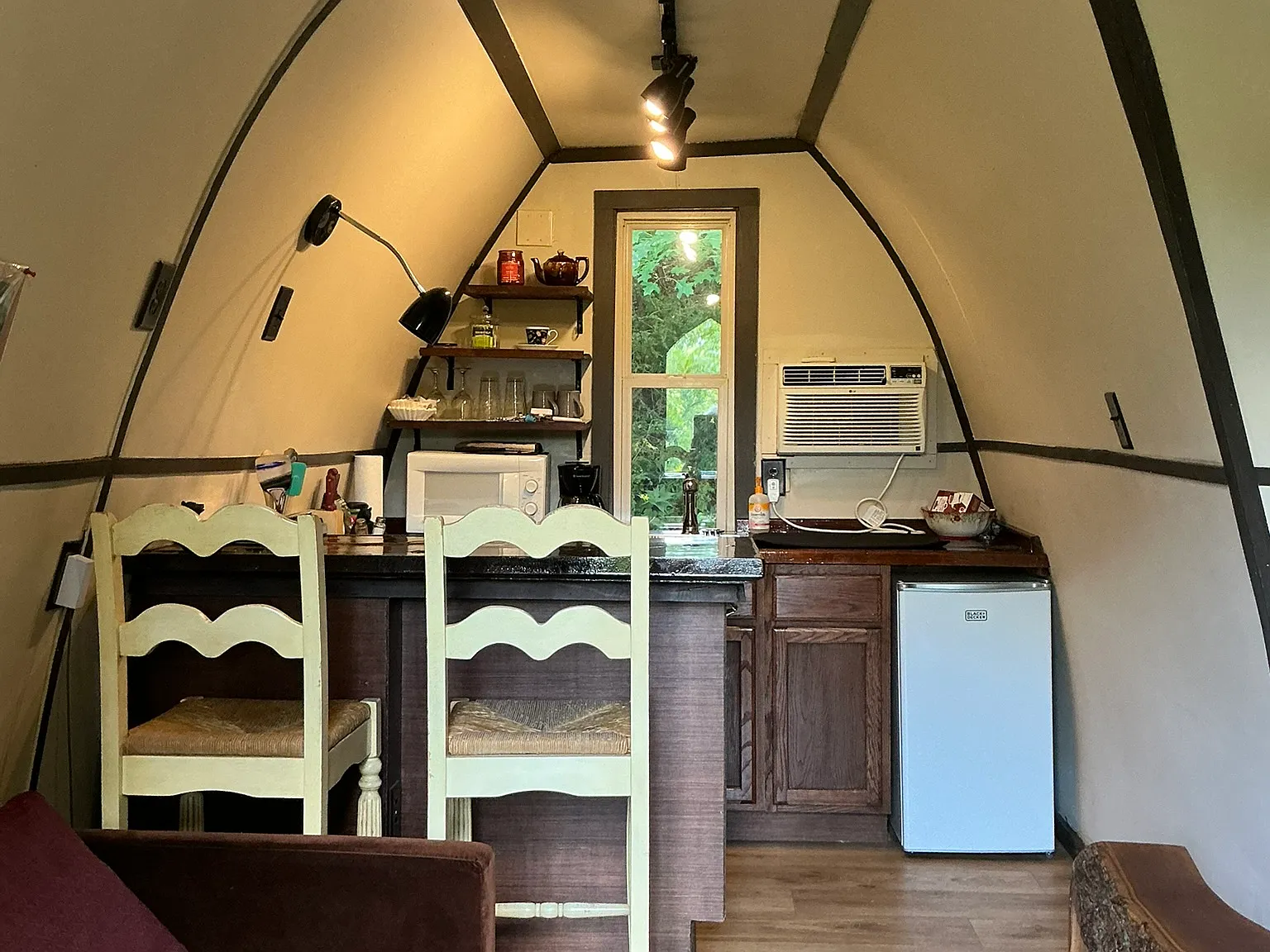 1 bed, 300 sqft, $1,300 — Photo 3