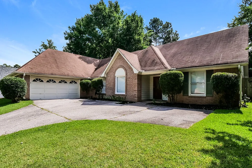 4 bed, 2.0 bath, 2500 sqft, $2,065 — Photo 4