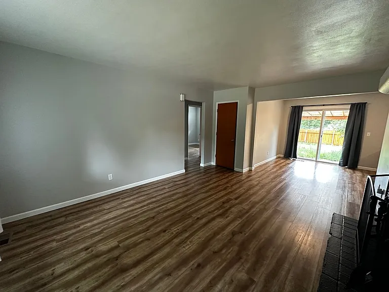 1703 Springhill Dr NE — Photo 5