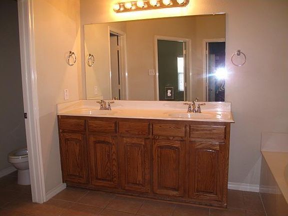 4th image of 1621 Nestledown Dr