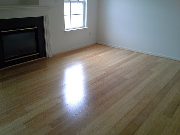 Living Room w/fireplace