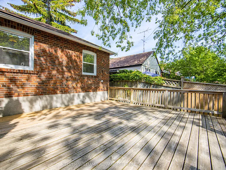 57 Red Deer Ave — Photo 15