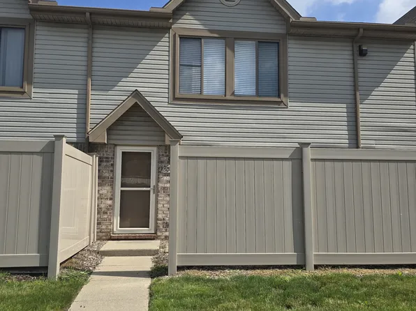 50428 Bay Run S, Chesterfield, MI 48047