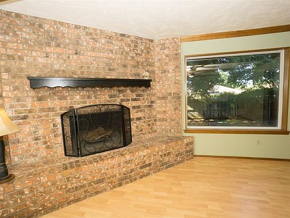 3rd image of 724 Huntwich Dr