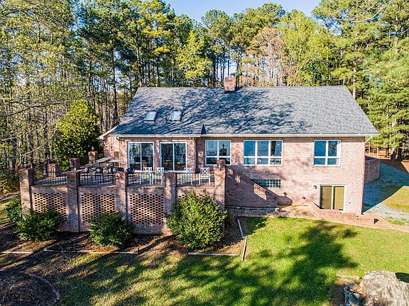 3rd image of 174 Roanoke Dr