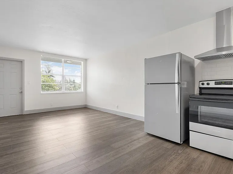 1715 N 16th Ave #115 — Photo 36