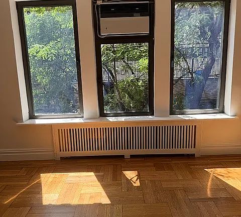5th image of 111 E 88th St APT 4B