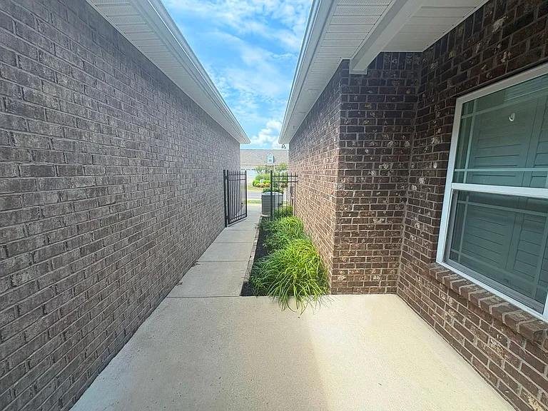 1817 Neswick Ct — Photo 6